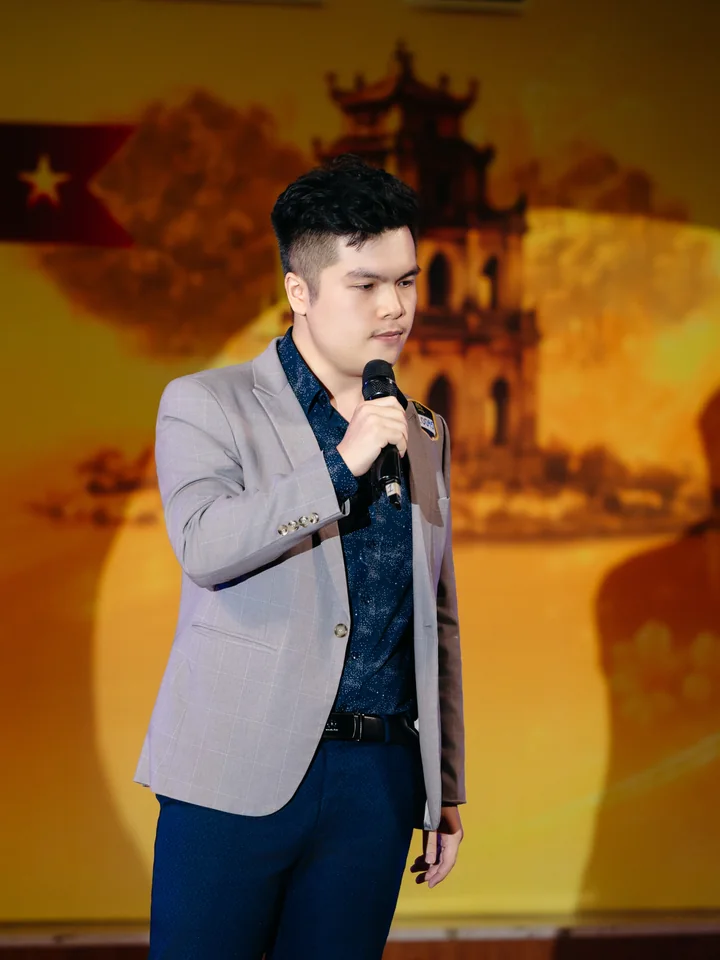 Lê Hoàng Việt